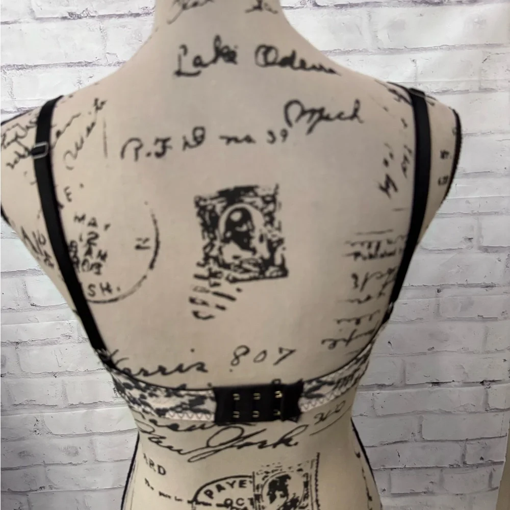 Victoria’s Secret Bra 32DD Very Sexy Unlined Demi‎ Lace Sheer Underwire Lingerie